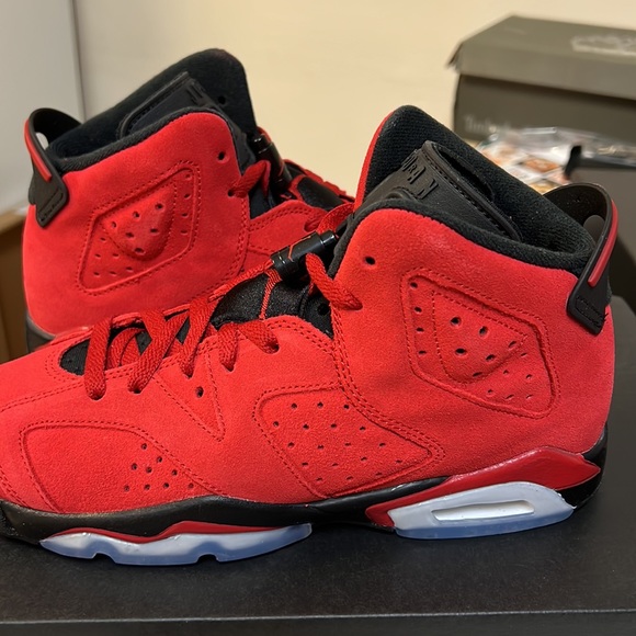 Jordan six Touro worn once 6 1/2 youth - Picture 9 of 10